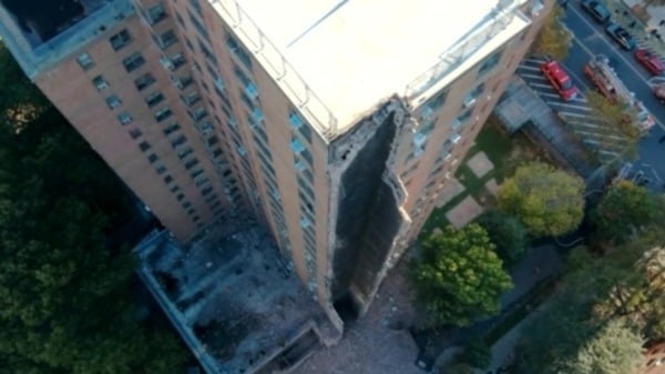 纽约一20层公寓燃气爆炸致部分倒塌犹如垂直遭“剥开”(图)