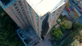 紐約一20層公寓燃氣爆炸致部分倒塌猶如垂直遭「剝開」(圖)