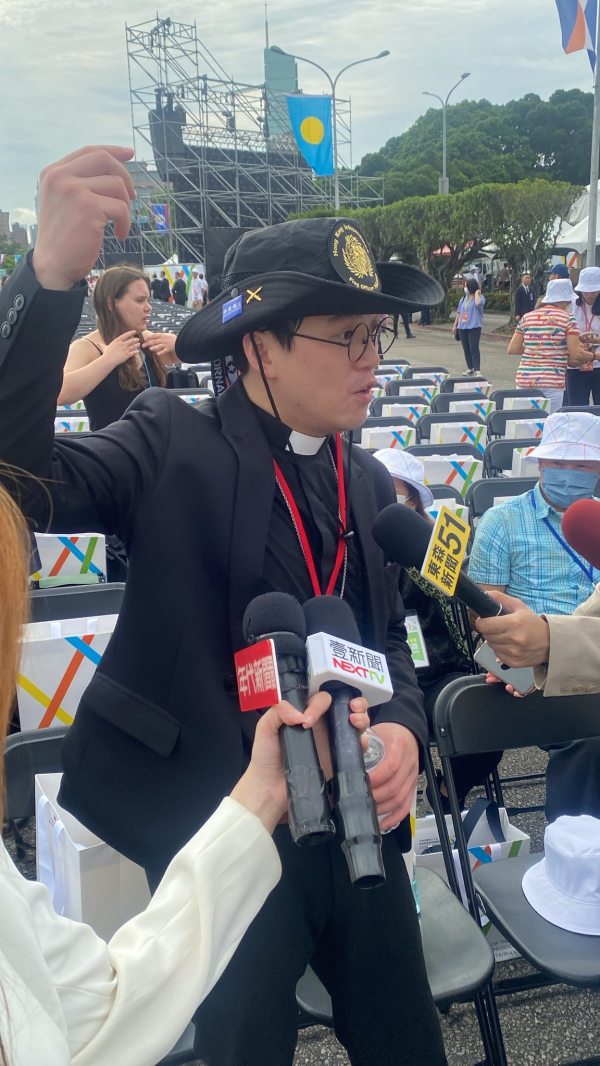 姜嘉偉接受媒體採訪