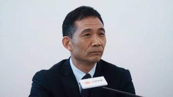 曹兴信被控受贿逾2675万元人民币，以受贿罪被判处有期徒刑12年。