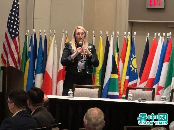 扶轮社地区总监阿米莉亚·斯坦塞尔（Amelia Stansell）强调，面对如此残酷的罪行，沉默并非选择：“作为一个人、作为一个美国人，我们的国家必须挺身而出。