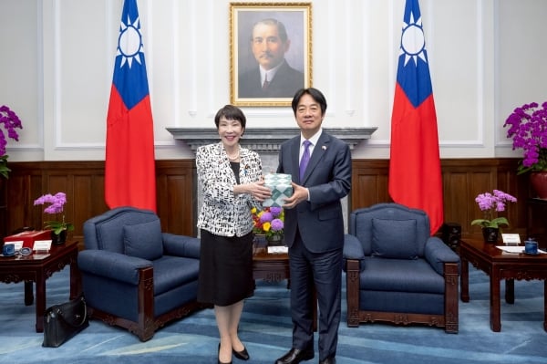 高市早苗坚持民主阵线理念台湾朝野电贺当选(组图)