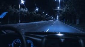 深夜荒地遭持刀搶劫神秘「巨人」憑空出現(圖)