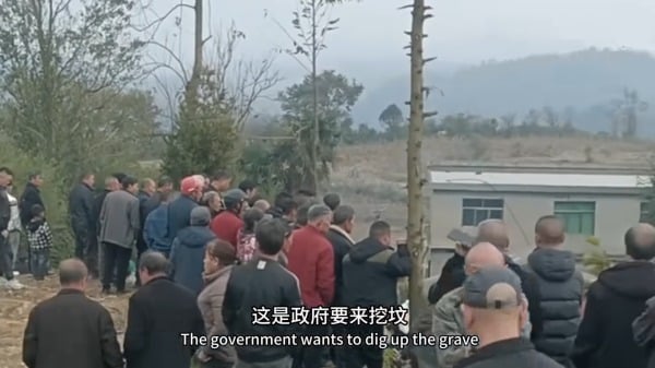 11月22日，贵州省贵阳市爆发村民示威事件，反对当地政府推行的强制火葬政策。