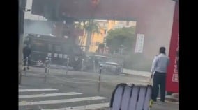 廣西北海轎車衝撞政府大門遭武裝巡邏車阻擊(圖)