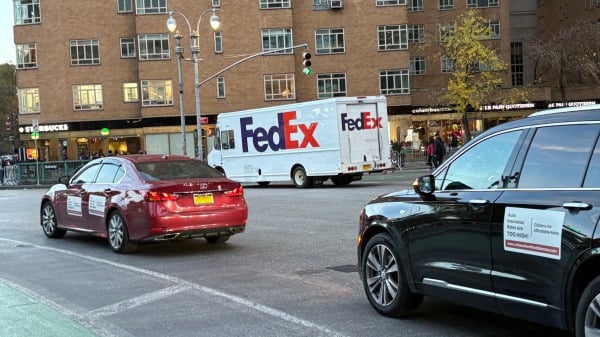 纽约司机在曼哈顿哥伦布圆环（Columbus Circle）举行大规模车队抗议活动。（攝影：Martin）