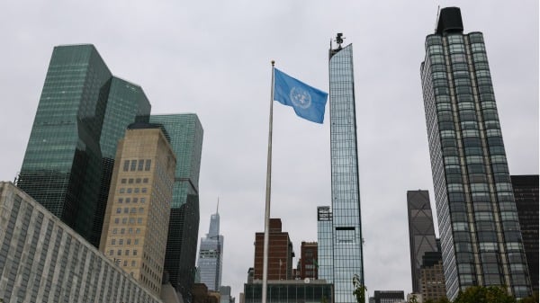 聯合國旗幟在聯合國總部外飄揚。（Getty Images）