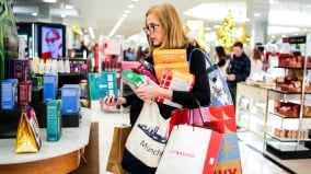 黑五销售破纪录：高收入者畅买低收入者精打细算(图)