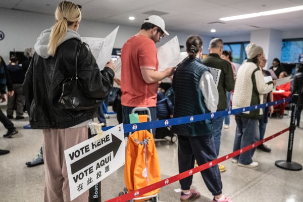 2025年11月2日，纽约市曼哈顿区曼哈顿社区学院在提前投票最后一日举行市长选举投票。