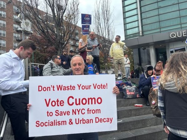 ​​​​​​​庫默的支持者Mark。（攝影/看中國/Judy)