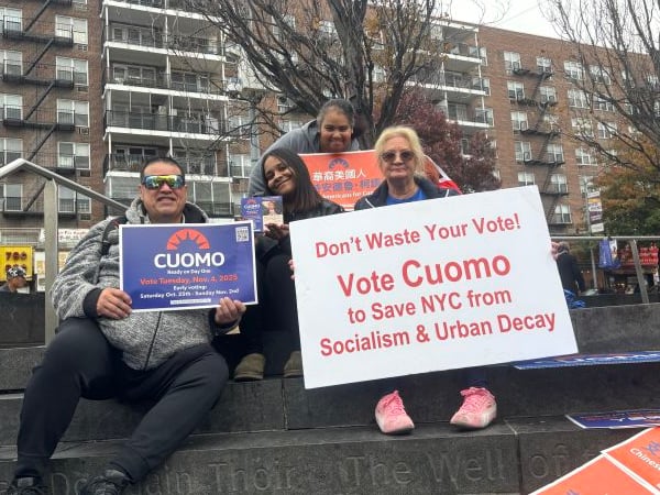 皇后區民主黨地區領袖瑪莎‧弗洛雷斯-瓦茲奎茲在集會中。（攝影/看中國/Judy)