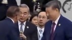 APEC惊险一握安华“突袭”习近平中共官员吓呆(图视频)