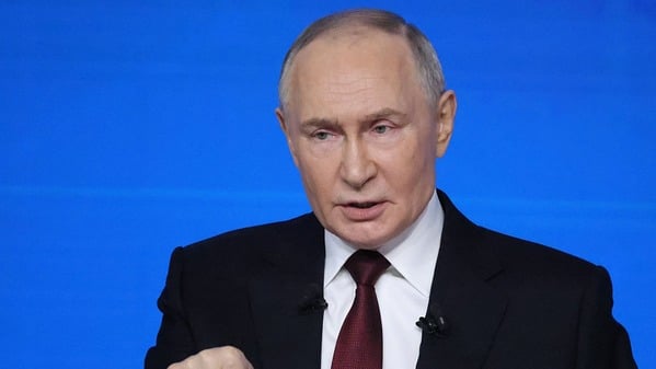 普京4小时马拉松直播以“尊重”为停战前提评泽伦斯基“有艺术天分”(图)