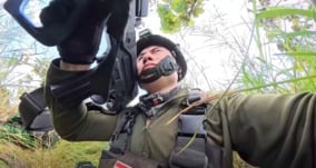 “插（血）旗的地方打两遍”网友向泰国献妙计(组图)