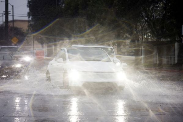 2025年12月24日暴雨在南加州引发大范围山洪暴发和泥石流（图片来源：路透社）