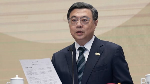 行政院长卓荣泰