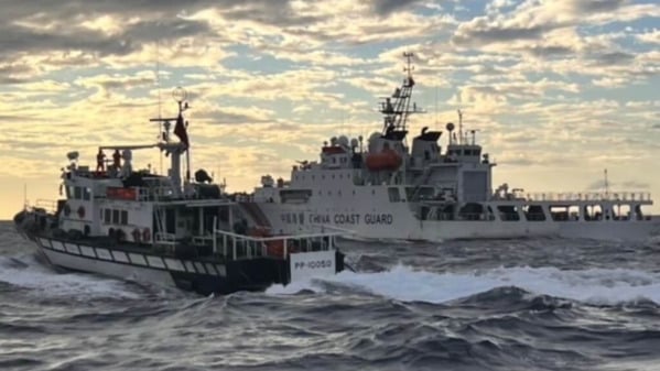 中共29日宣布對台軍演，海巡署30日表示，採1對1方式併航監控，強勢驅離，並派遣待命艦艇支援。