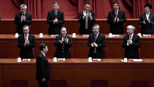 风暴眼中的中南海从海外爆火的《劝退书》到难以为继的“新造神”运动(图)