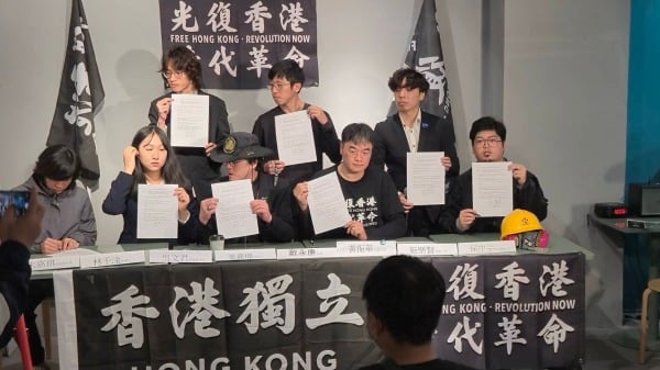 8名在台流亡港人共同签署参选“香港议会”。(图片来源：香港民主建国联盟提供／自由亚洲电台)