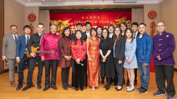 2025年2月1日晚，“多伦多香港人社区中心”主办的农历新年酒会及晚宴，周末假万锦市金廷宴举行，吸引约250位香港人、社区领袖、商界领袖、传媒工作者以及八位政界来宾同贺新岁。(16:9)