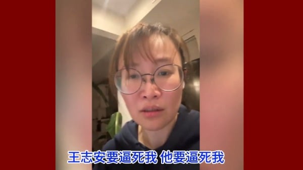 王志安前妻李汀开直播，对他进行控诉。