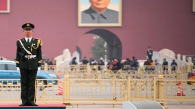 恐怖你还敢去看升旗天安门早已被中共布置成灵堂(图)