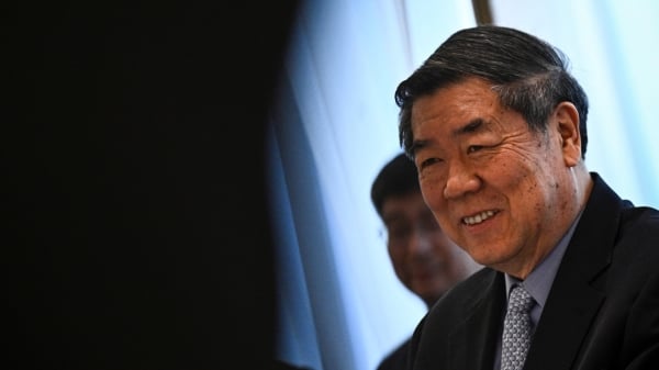 美中谈判照片爆光何立峰小心翼翼“落后半个身位”(图)