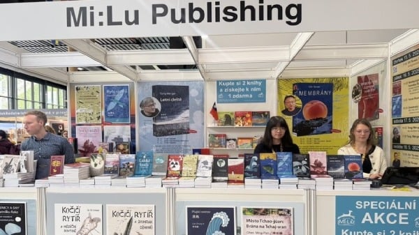 布拉格國際書展15日登場，長期譯介推廣台灣文學的捷克麋鹿出版社在現場展示多部台灣文學作品。