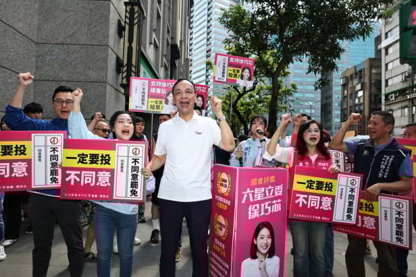朱立伦今天赴永春市场“反恶罢，战独裁”街