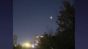 沙漏状UFO新疆天空多地出现不明飞行物(图)