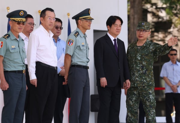 國防軍隊改革是賴總統掛念的重要使命任務。圖為賴總統視導陸軍工兵訓練中心操演。 