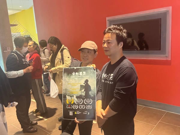2025年5月25日，多倫多支聯會主辦了系列六四36週年紀念活動之一，在約克大學放映紀錄片《寧化灰飛》，圖為導演劉健倫在放映前。（看中國肖然攝）