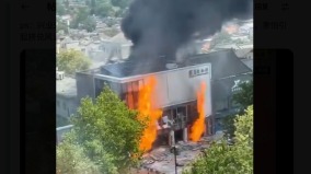 济南中国农行建筑传大火引爆炸官称商铺起火(图)