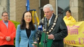 加國多市升法輪大法旗政要表彰真善忍(組圖)