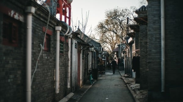 到第三代的時候，就要自己找一塊宅基地建造新的房子，所以叫「屋住三代必走人」。