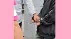 重庆老人当街用手铐铐学生警方通报引发公愤(图)