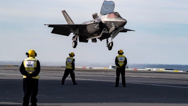起降為何開啟方艙蓋揭秘F-35B戰機升力系統(圖)