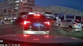 又一起獻忠事件瀋陽公交車高速衝撞18人死傷(圖)
