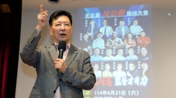 前中广董事长、战斗蓝发起人赵少康18日宣布，21日将举行反罢免活动。（以上图片来源皆为中央社）