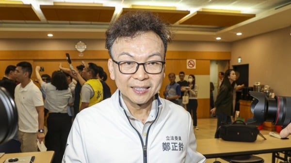 国民党立委郑正钤遭罢团告发，指他泄政府资讯给国台办，涉违国安法。（以上图片来源皆为中央社）
