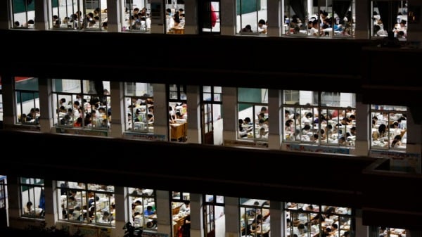 “学校批量生产精神病”大陆教师斥：批量生产厌世孩子(组图)