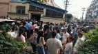 四川小学“臭猪肉”事件发酵家长愤怒到校讨说法(图)