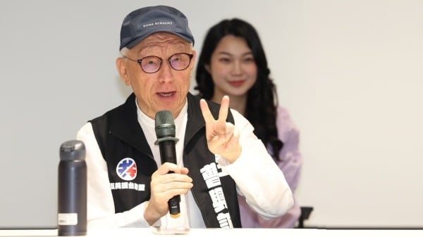 反共護台志工聯盟志工曹興誠5日出席記者會，並說明罷免行動近況與接下來計劃。（圖片來源：中央社）