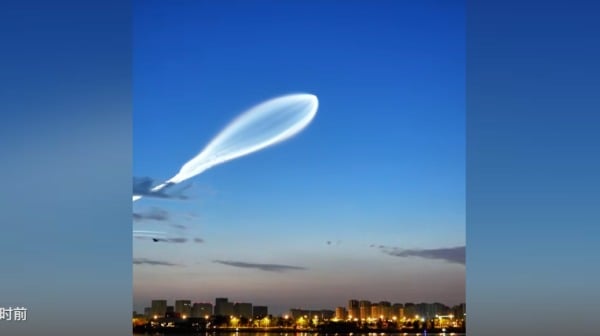 西安天空惊现大量不明飞行物后再现巨型发光体(组图)