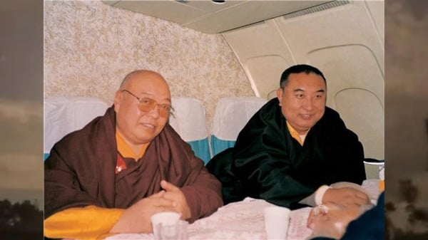 被政治的十世班禪與六世貢唐倉活佛
