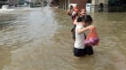 湖北咸丰极端暴雨停课停运河南洪水致2死6失联(图)