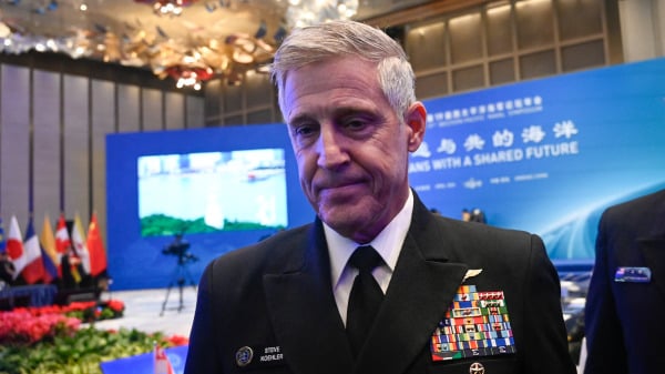 2024年4月22日，美國海軍上將斯蒂芬•科勒出席在中國山東省青島市舉行的第19屆西太平洋海軍研討會開幕式。