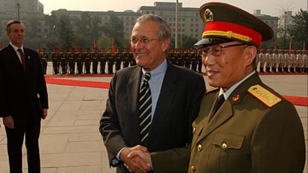 2005年10月18日，中國國防部長曹剛川與訪華的美國國防部長唐納德·拉姆斯菲爾德會面。