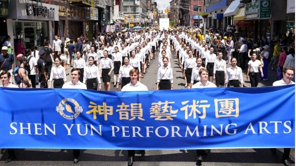 法轮功7・20纽约反迫害大游行神韵艺术家亮相(组图)