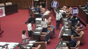 綠營提案譴責中共遭藍白封殺分析：證明被中共掐住脖子(圖)